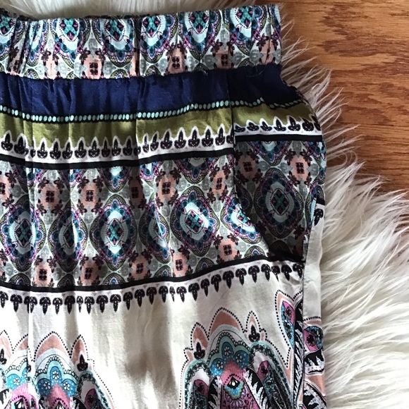 Women’s small pants - Picture 2 of 5